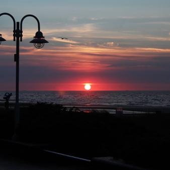 Sonnenuntergang von der Strandpromenade aus gesehen. Foto © Erik Kohl 2014