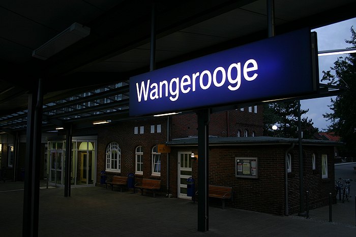 Wangerooger Bahnhofsschild