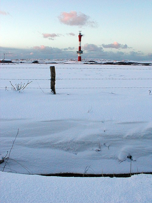 Neuer Leuchtturm im Schnee