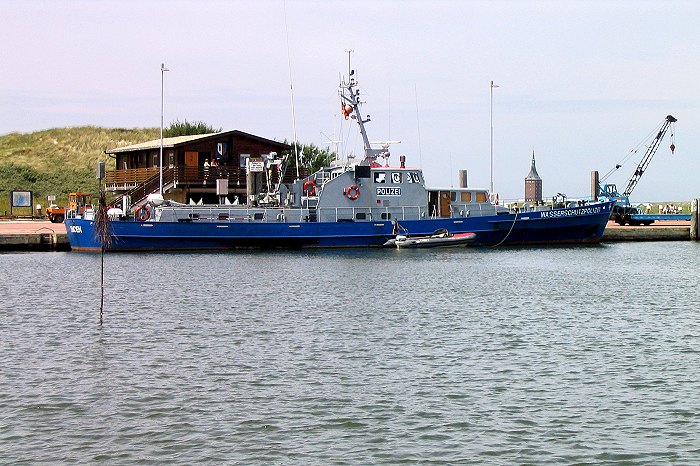 Küstenboot Wasserschutzpolizei am Anleger
