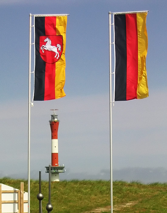 Flaggen beim Westturm