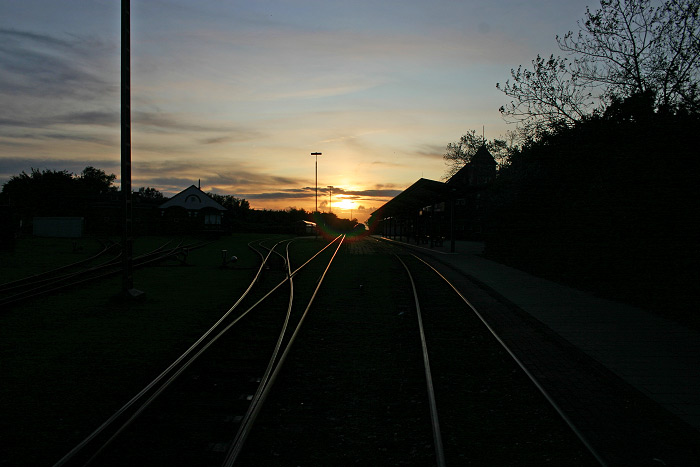 Bahnhof am Abend