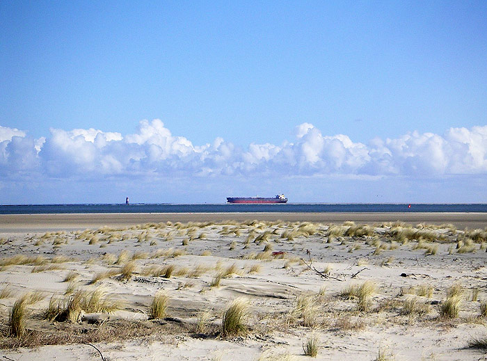 Tanker vom Oststrand gesehen