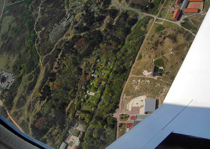 Luftaufnahme von Teichgarten und Dünenhalle