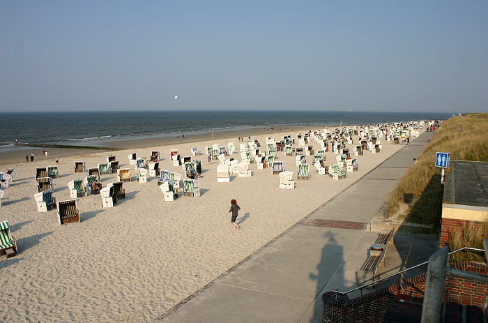 Strandkorb-Mittelfeld im April
