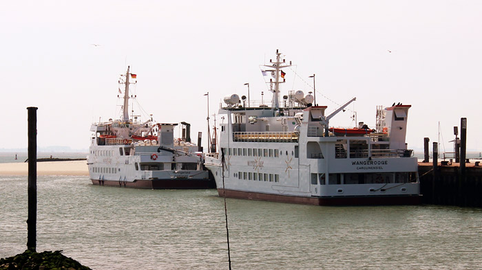 Fahrgastschiffe am Westanleger