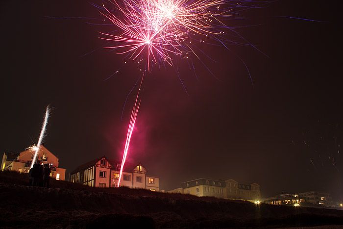 Silvester-Feuerwerk vom Strand aus gesehen