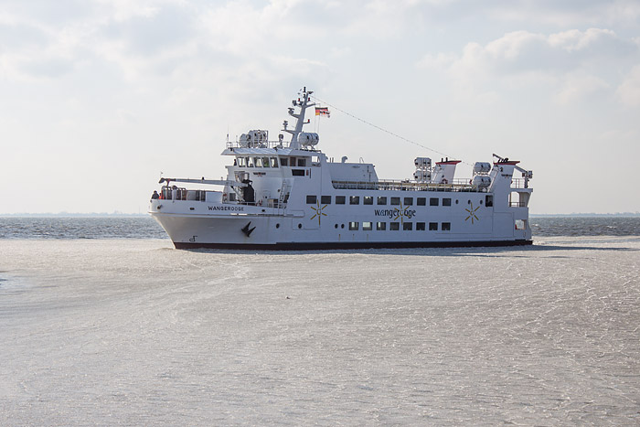 Motorschiff »Wangerooge« im Eis