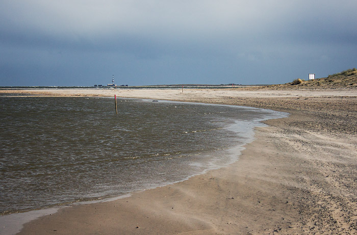 Strand und Priel am Ostende