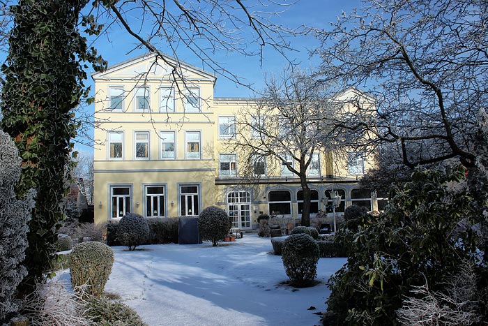 Villa im Park im Winter