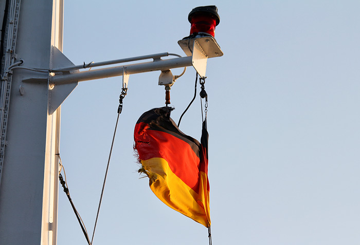 Deutschlandflagge am Schiffsmast