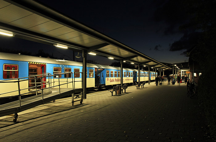 Abends am Bahnhof