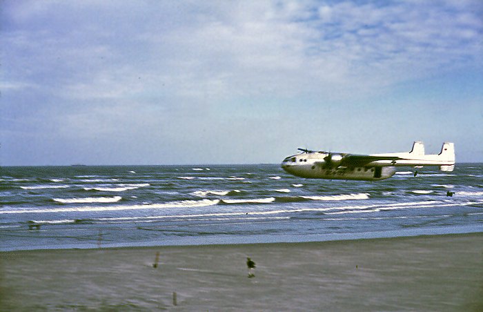 Sturmflut 1962. Noratlas am Strand