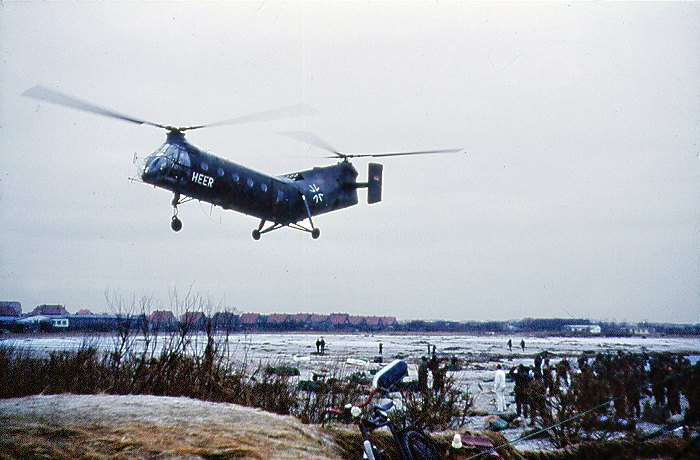 Sturmflut 1962. Vertol H-21 am Dorfgrodendeich
