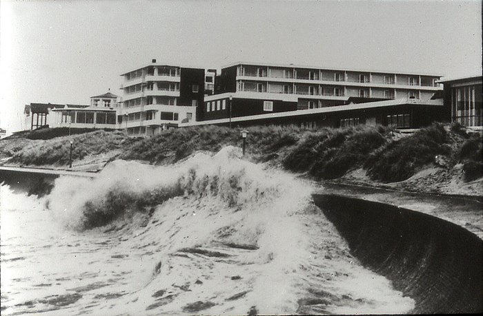 Sturmflut 1976. Brandung an der Strandmauer