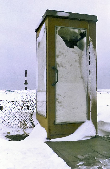 Telefonzelle im Schnee