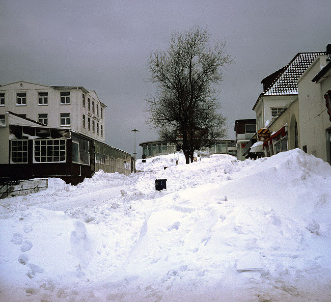 Schneeverwehungen in der Zedeliusstraße