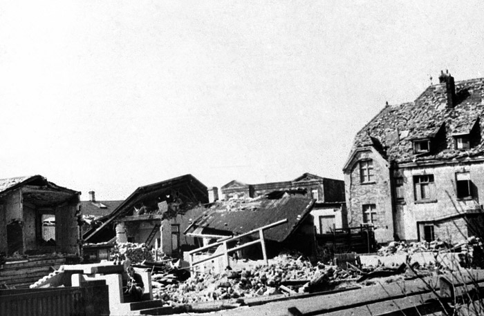 Peterstraße mit zerstörten Häusern
