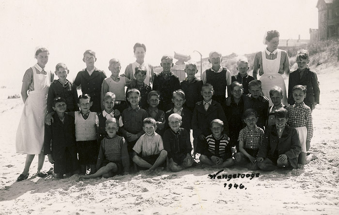 Schülergruppe am Strand