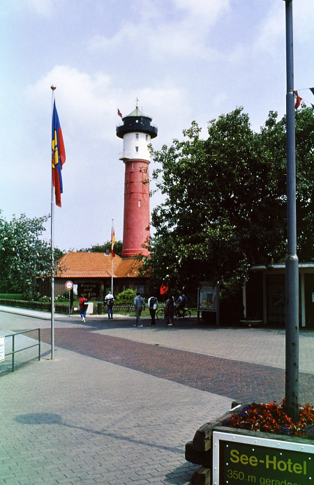 Bahnhofsvorplatz und Alter Leuchtturm