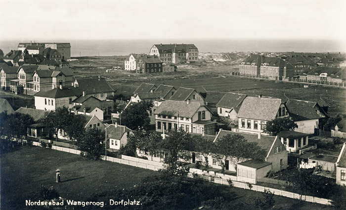 Dorfplatz und östliches Inseldorf