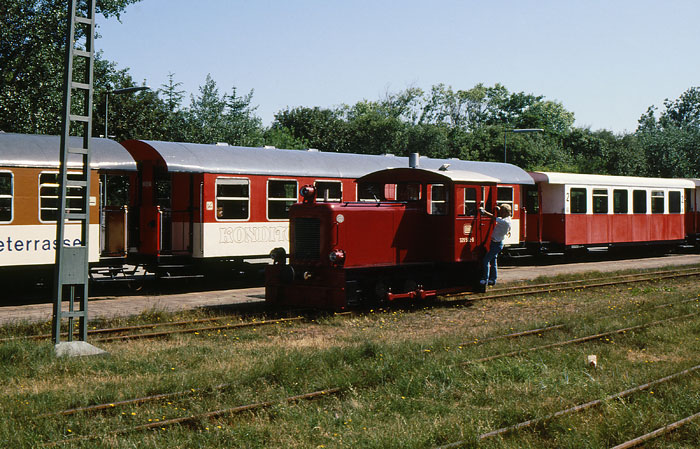 Bahnhof mit Gmeinder-Lok 329 502-9