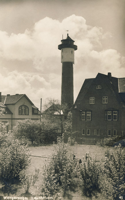 Dorfplatz und Alter Leuchtturm