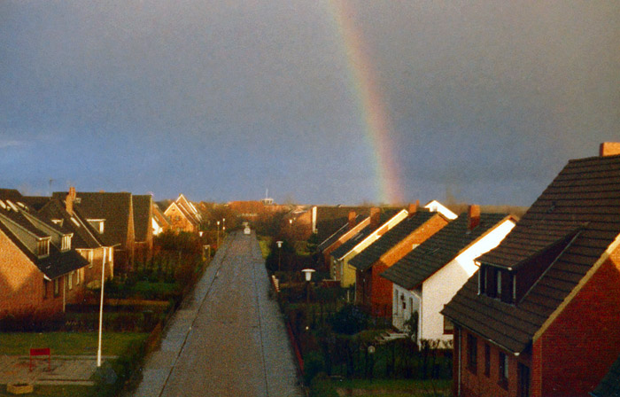Regenbogen über der Dorfgroden-Straße