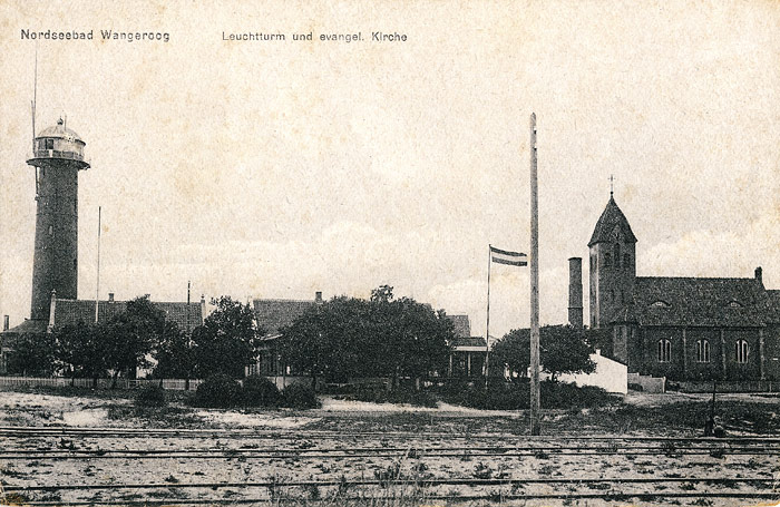 Leuchtturm und evangelische Kirche