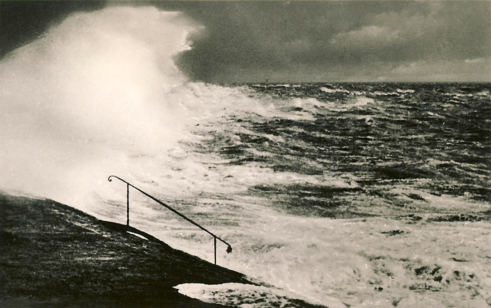 Sturmflut 1962. Brandung unterhalb der Strandhalle