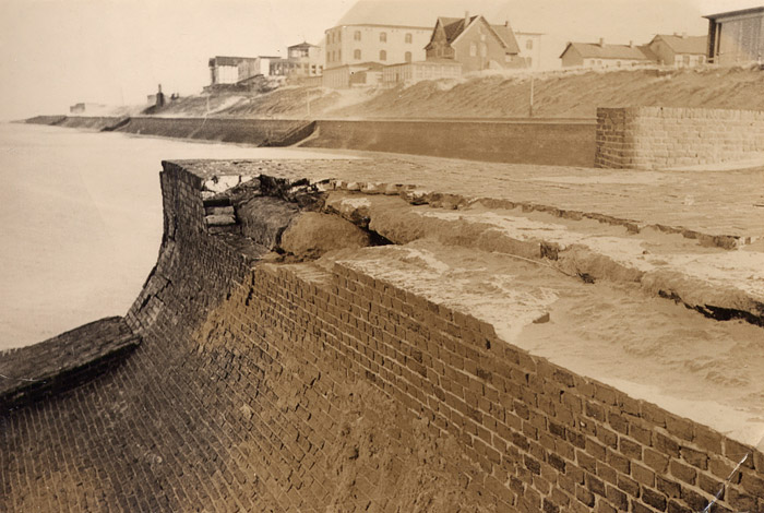 Sturmflut 1962. Beschädigte Strandmauer