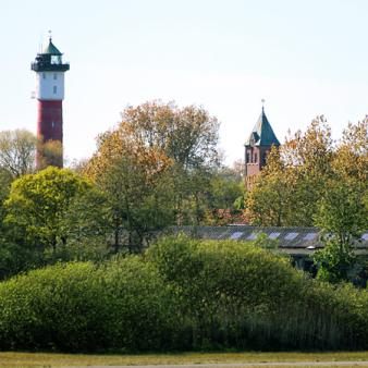 Alter Leuchtturm und Kirche. Foto &copy; Erik Kohl 2020