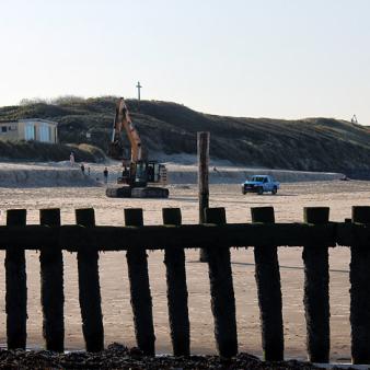 Bagger am Surfstrand. Foto &copy; Erik Kohl 2017