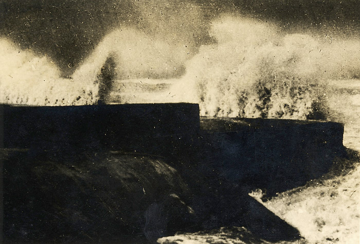 Sturmflut 1962. Strandmauer vor der Strandhalle