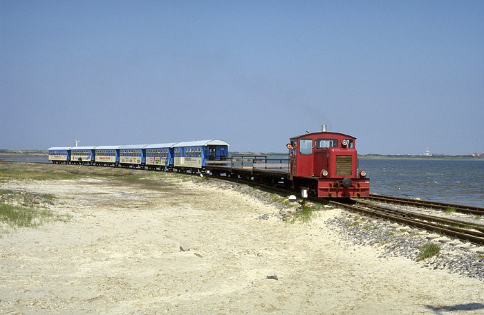 Personenzug mit Lok 399&nbsp;102-3