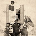 Badeturm mit Rettungsschwimmer und Badeg&auml;sten