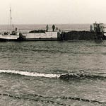 Steinschiff am Strand